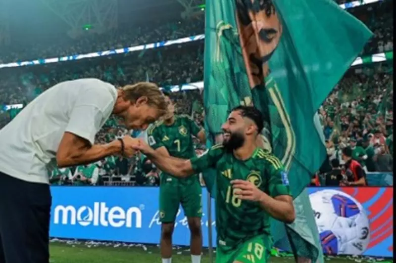 رينارد يحمي نجوم المنتخب السعودي قبل مواجهة كوت ديفوار